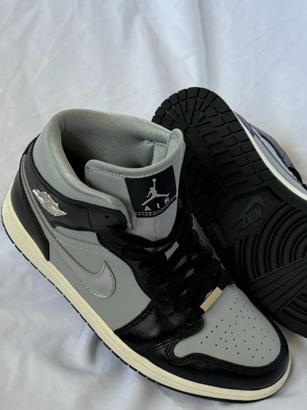 Nike Air Jordan 1 Mid SE Black Chrome Metallic Silver Womens Size 9 FB9892-002 E